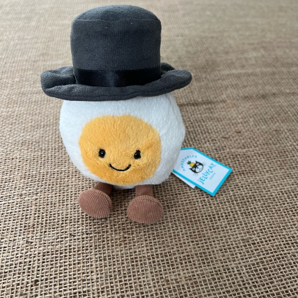 Jellycat Amuseables Groom Egg